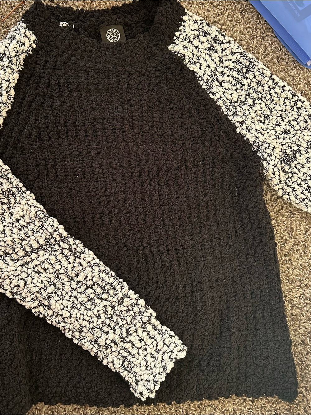 Bobeau Cozy color block Two-Tone Popcorn Knit Sweater - Black & Cream